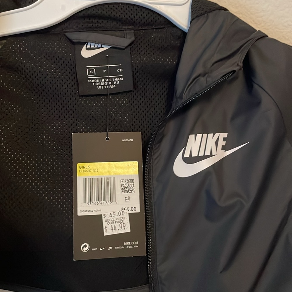 Kids’ Nike Jacket - Picture 3 of 8